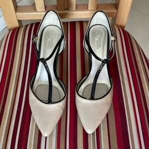 Mootsies Tootsies
Khaki/Beige heels